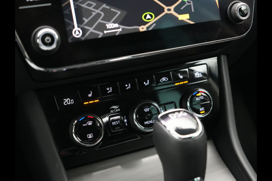 Škoda Superb Combi 1.4 TSI iV Business Edition Plug In Hybrid 218pk Dealer O.H PHEV | Trekhaak af Fabriek | Crystal LED | Keyless | Apple Carplay | Sportstoelen Verwarmd | Cruise Control | 17"L.M |