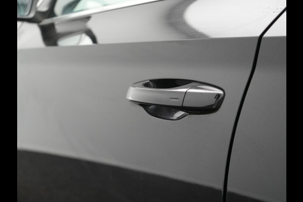 Škoda Superb Combi 1.4 TSI iV Business Edition Plug In Hybrid 218pk Dealer O.H PHEV | Trekhaak af Fabriek | Crystal LED | Keyless | Apple Carplay | Sportstoelen Verwarmd | Cruise Control | 17"L.M |