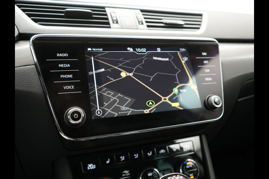 Škoda Superb Combi 1.4 TSI iV Business Edition Plug In Hybrid 218pk Dealer O.H PHEV | Trekhaak af Fabriek | Crystal LED | Keyless | Apple Carplay | Sportstoelen Verwarmd | Cruise Control | 17"L.M |