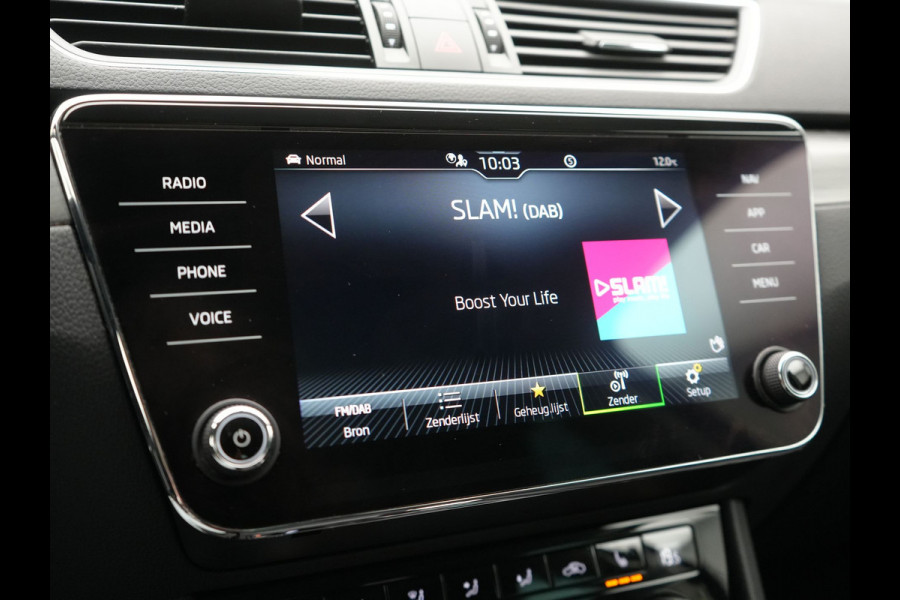 Škoda Superb Combi 1.4 TSI iV Business Edition Plug In Hybrid 218pk Dealer O.H PHEV | Trekhaak af Fabriek | Crystal LED | Keyless | Apple Carplay | Sportstoelen Verwarmd | Cruise Control | 17"L.M |