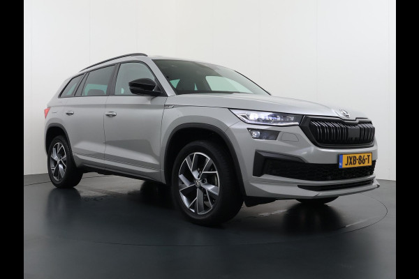 Škoda Kodiaq 1.5 TSI Sportline Business VAN €43.900,- NU VOOR SLECHTS €39.877,- Uw LENTEVOORDEEL €4.023,- |AUTOMAAT | PANORAMADAK | ADAPTIEVE CRUISECONTROL | CAMERA | ELEKTRISCHE STOEL/KOFFERRUIK | STANDKACHEL | STOELVERWARMING VOOR + ACHTER | SKODA DEALER ONDERHOUDEN | RIJKLAAR GELEVERD