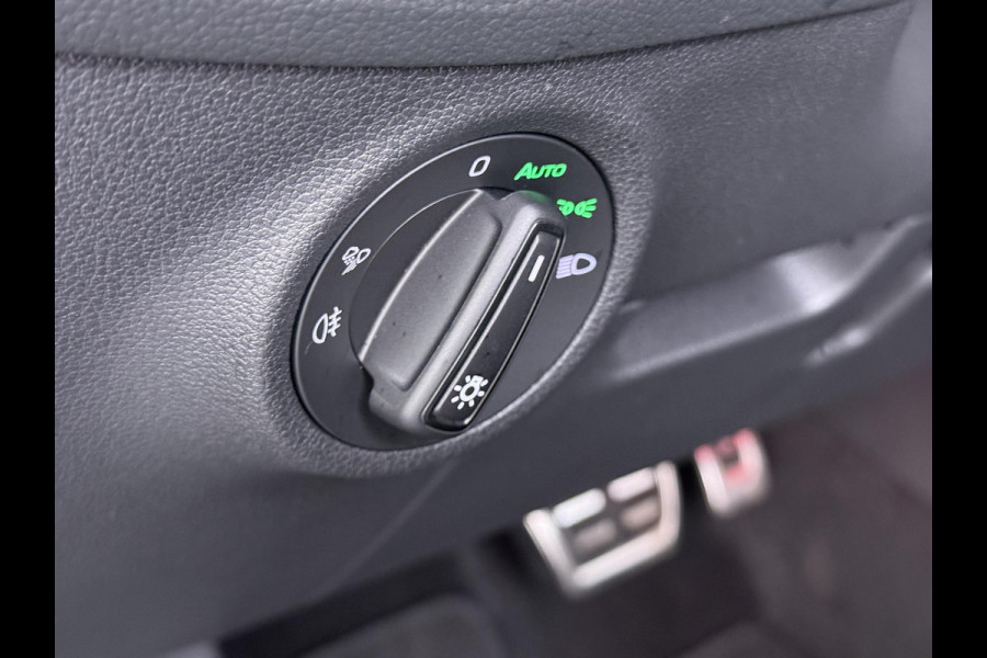 Škoda Kodiaq 1.5 TSI Sportline Business VAN €43.900,- NU VOOR SLECHTS €39.877,- Uw LENTEVOORDEEL €4.023,- |AUTOMAAT | PANORAMADAK | ADAPTIEVE CRUISECONTROL | CAMERA | ELEKTRISCHE STOEL/KOFFERRUIK | STANDKACHEL | STOELVERWARMING VOOR + ACHTER | SKODA DEALER ONDERHOUDEN | RIJKLAAR GELEVERD