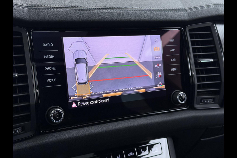 Škoda Kodiaq 1.5 TSI Sportline Business VAN €43.900,- NU VOOR SLECHTS €39.877,- Uw LENTEVOORDEEL €4.023,- |AUTOMAAT | PANORAMADAK | ADAPTIEVE CRUISECONTROL | CAMERA | ELEKTRISCHE STOEL/KOFFERRUIK | STANDKACHEL | STOELVERWARMING VOOR + ACHTER | SKODA DEALER ONDERHOUDEN | RIJKLAAR GELEVERD