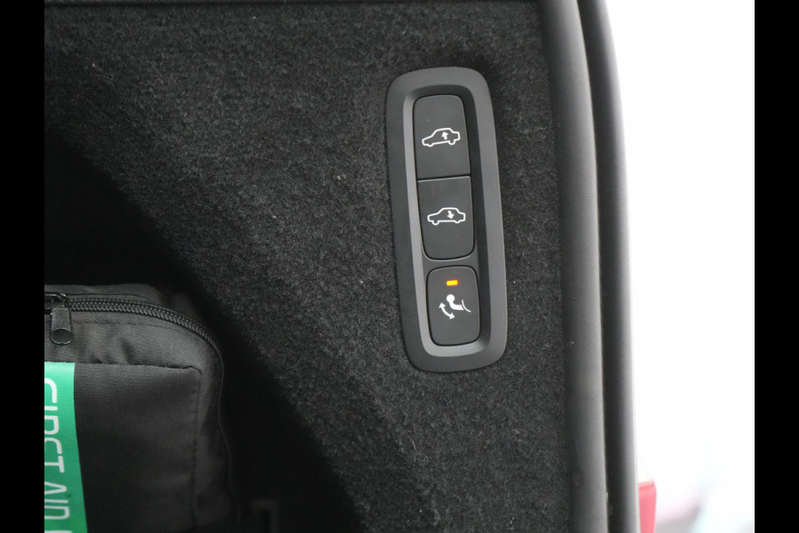 Volvo XC90 T8 Recharge AWD Inscription 7 Persoons Plug In Hybrid 394pk Dealer O.H PHEV | Luchtvering | Panodak | Trekhaak af Fabriek | Adaptive Cruise |  Head Up | 360 camera | 21"L.M | BLIS | Harman Kardon |
