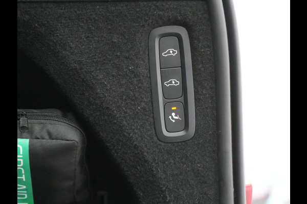 Volvo XC90 T8 Recharge AWD Inscription 7 Persoons Plug In Hybrid 394pk Dealer O.H PHEV | Luchtvering | Panodak | Trekhaak af Fabriek | Adaptive Cruise |  Head Up | 360 camera | 21"L.M | BLIS | Harman Kardon |