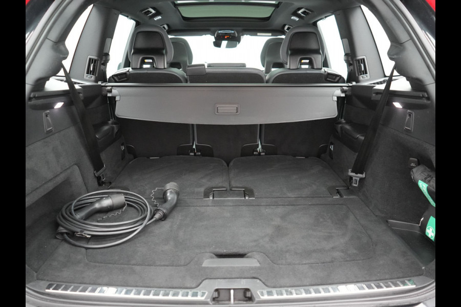 Volvo XC90 T8 Recharge AWD Inscription 7 Persoons Plug In Hybrid 394pk Dealer O.H PHEV | Luchtvering | Panodak | Trekhaak af Fabriek | Adaptive Cruise |  Head Up | 360 camera | 21"L.M | BLIS | Harman Kardon |