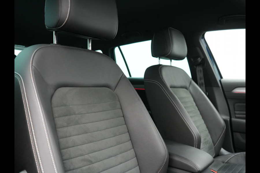 Volkswagen Passat Variant GTE Business Plug In Hybrid 218pk Dealer O.H PHEV | Trekhaak af Fabriek | Adaptive Cruise | Alcantara Sportstoelen Massage | Camera | Virtual | 18"L.M | Keyless | Matrix LED | Apple Carplay |