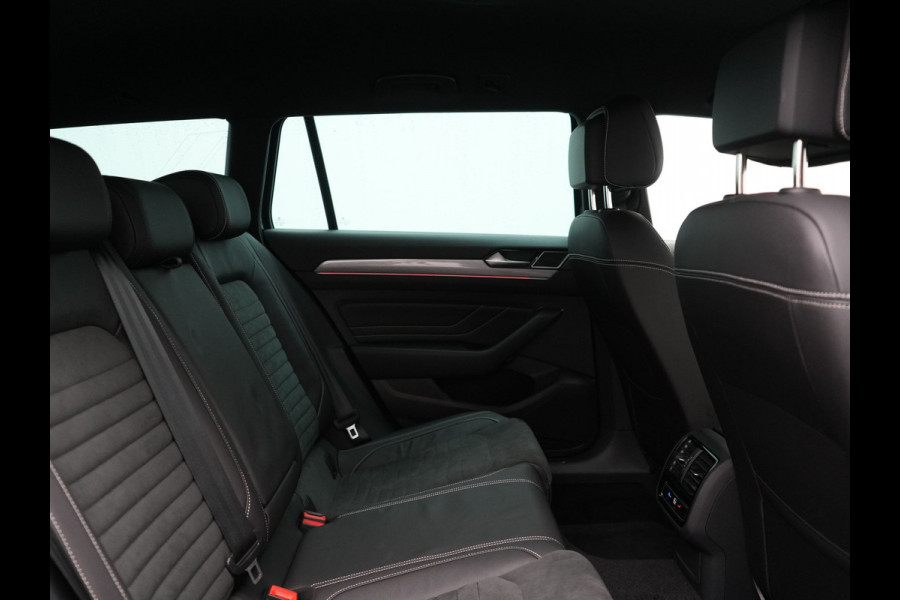 Volkswagen Passat Variant GTE Business Plug In Hybrid 218pk Dealer O.H PHEV | Trekhaak af Fabriek | Adaptive Cruise | Alcantara Sportstoelen Massage | Camera | Virtual | 18"L.M | Keyless | Matrix LED | Apple Carplay |