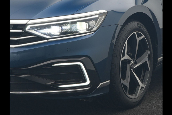 Volkswagen Passat Variant GTE Business Plug In Hybrid 218pk Dealer O.H PHEV | Trekhaak af Fabriek | Adaptive Cruise | Alcantara Sportstoelen Massage | Camera | Virtual | 18"L.M | Keyless | Matrix LED | Apple Carplay |