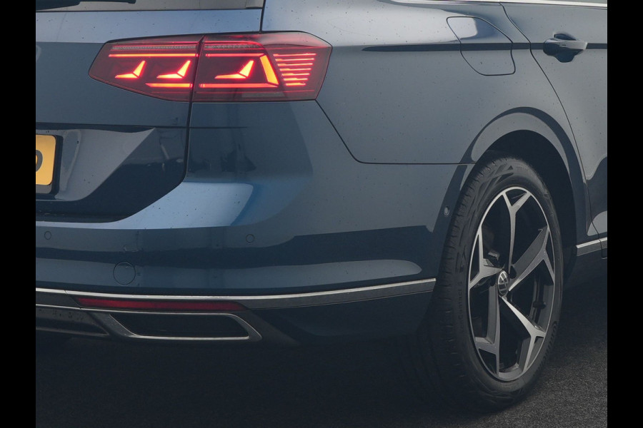 Volkswagen Passat Variant GTE Business Plug In Hybrid 218pk Dealer O.H PHEV | Trekhaak af Fabriek | Adaptive Cruise | Alcantara Sportstoelen Massage | Camera | Virtual | 18"L.M | Keyless | Matrix LED | Apple Carplay |