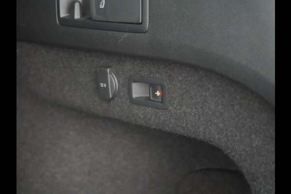 Volkswagen Passat Variant GTE Business Plug In Hybrid 218pk Dealer O.H PHEV | Trekhaak af Fabriek | Adaptive Cruise | Alcantara Sportstoelen Massage | Camera | Virtual | 18"L.M | Keyless | Matrix LED | Apple Carplay |