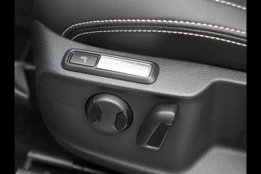 Volkswagen Passat Variant GTE Business Plug In Hybrid 218pk Dealer O.H PHEV | Trekhaak af Fabriek | Adaptive Cruise | Alcantara Sportstoelen Massage | Camera | Virtual | 18"L.M | Keyless | Matrix LED | Apple Carplay |