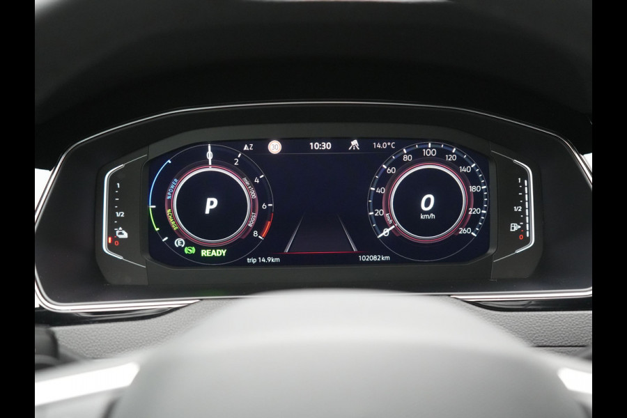 Volkswagen Passat Variant GTE Business Plug In Hybrid 218pk Dealer O.H PHEV | Trekhaak af Fabriek | Adaptive Cruise | Alcantara Sportstoelen Massage | Camera | Virtual | 18"L.M | Keyless | Matrix LED | Apple Carplay |