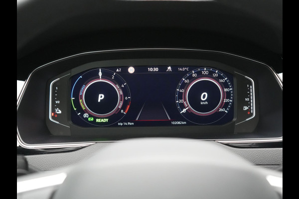 Volkswagen Passat Variant GTE Business Plug In Hybrid 218pk Dealer O.H PHEV | Trekhaak af Fabriek | Adaptive Cruise | Alcantara Sportstoelen Massage | Camera | Virtual | 18"L.M | Keyless | Matrix LED | Apple Carplay |