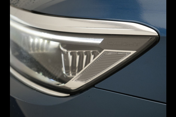 Volkswagen Passat Variant GTE Business Plug In Hybrid 218pk Dealer O.H PHEV | Trekhaak af Fabriek | Adaptive Cruise | Alcantara Sportstoelen Massage | Camera | Virtual | 18"L.M | Keyless | Matrix LED | Apple Carplay |