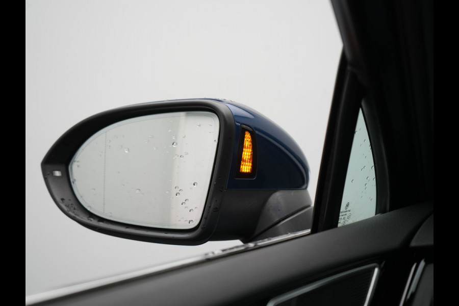 Volkswagen Passat Variant GTE Business Plug In Hybrid 218pk Dealer O.H PHEV | Trekhaak af Fabriek | Adaptive Cruise | Alcantara Sportstoelen Massage | Camera | Virtual | 18"L.M | Keyless | Matrix LED | Apple Carplay |