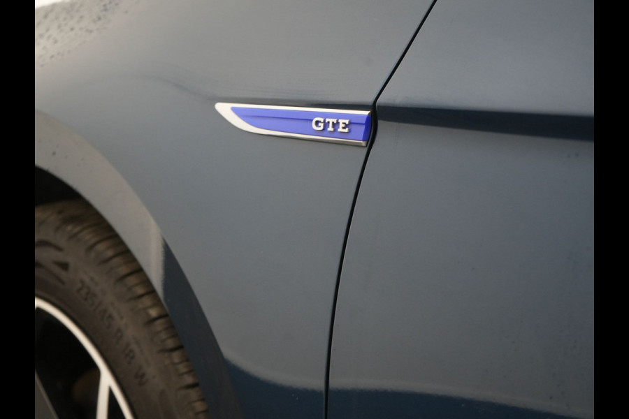 Volkswagen Passat Variant GTE Business Plug In Hybrid 218pk Dealer O.H PHEV | Trekhaak af Fabriek | Adaptive Cruise | Alcantara Sportstoelen Massage | Camera | Virtual | 18"L.M | Keyless | Matrix LED | Apple Carplay |
