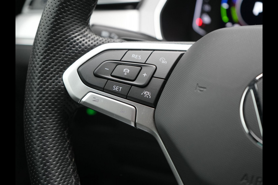Volkswagen Passat Variant GTE Business Plug In Hybrid 218pk Dealer O.H PHEV | Trekhaak af Fabriek | Adaptive Cruise | Alcantara Sportstoelen Massage | Camera | Virtual | 18"L.M | Keyless | Matrix LED | Apple Carplay |