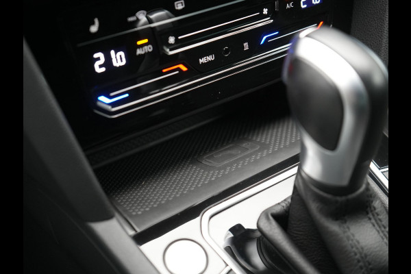 Volkswagen Passat Variant GTE Business Plug In Hybrid 218pk Dealer O.H PHEV | Trekhaak af Fabriek | Adaptive Cruise | Alcantara Sportstoelen Massage | Camera | Virtual | 18"L.M | Keyless | Matrix LED | Apple Carplay |