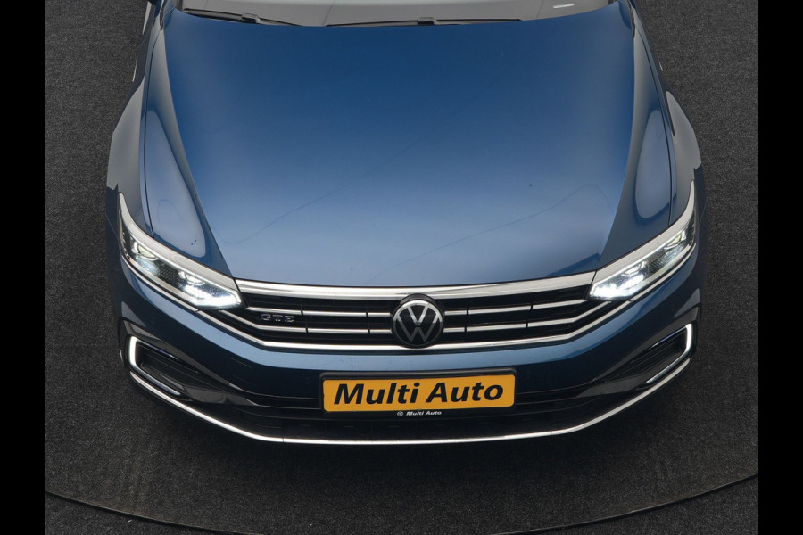 Volkswagen Passat Variant GTE Business Plug In Hybrid 218pk Dealer O.H PHEV | Trekhaak af Fabriek | Adaptive Cruise | Alcantara Sportstoelen Massage | Camera | Virtual | 18"L.M | Keyless | Matrix LED | Apple Carplay |