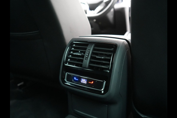 Volkswagen Passat Variant GTE Business Plug In Hybrid 218pk Dealer O.H PHEV | Trekhaak af Fabriek | Adaptive Cruise | Alcantara Sportstoelen Massage | Camera | Virtual | 18"L.M | Keyless | Matrix LED | Apple Carplay |