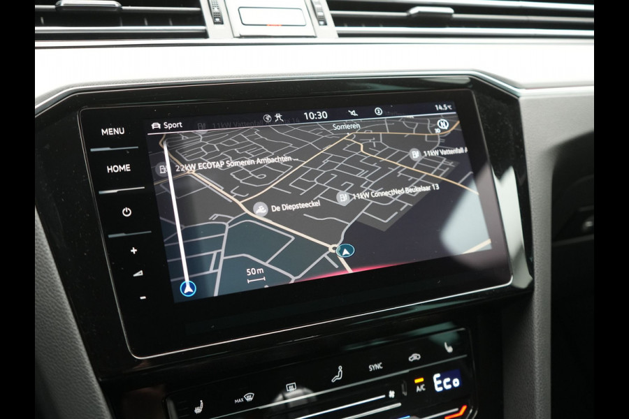 Volkswagen Passat Variant GTE Business Plug In Hybrid 218pk Dealer O.H PHEV | Trekhaak af Fabriek | Adaptive Cruise | Alcantara Sportstoelen Massage | Camera | Virtual | 18"L.M | Keyless | Matrix LED | Apple Carplay |