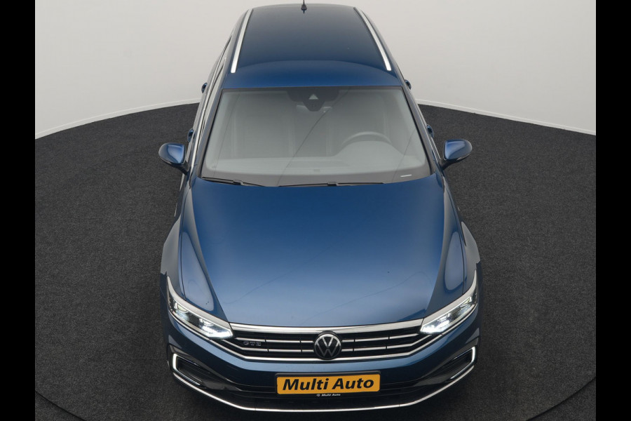 Volkswagen Passat Variant GTE Business Plug In Hybrid 218pk Dealer O.H PHEV | Trekhaak af Fabriek | Adaptive Cruise | Alcantara Sportstoelen Massage | Camera | Virtual | 18"L.M | Keyless | Matrix LED | Apple Carplay |