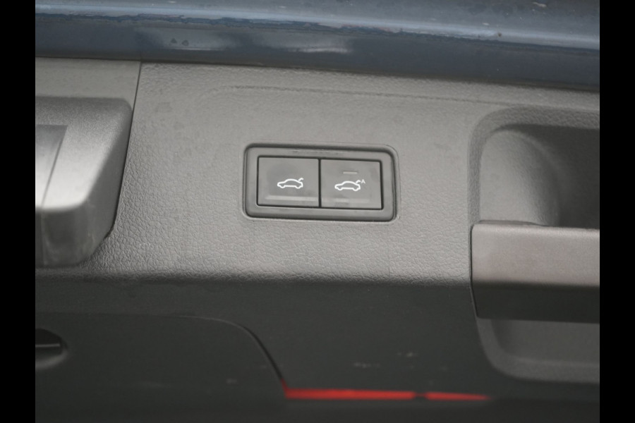 Volkswagen Passat Variant GTE Business Plug In Hybrid 218pk Dealer O.H PHEV | Trekhaak af Fabriek | Adaptive Cruise | Alcantara Sportstoelen Massage | Camera | Virtual | 18"L.M | Keyless | Matrix LED | Apple Carplay |