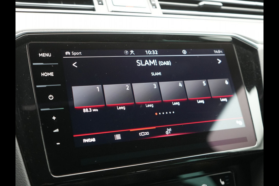 Volkswagen Passat Variant GTE Business Plug In Hybrid 218pk Dealer O.H PHEV | Trekhaak af Fabriek | Adaptive Cruise | Alcantara Sportstoelen Massage | Camera | Virtual | 18"L.M | Keyless | Matrix LED | Apple Carplay |