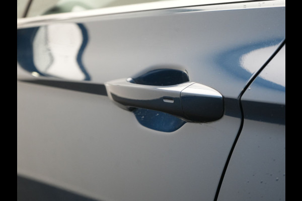 Volkswagen Passat Variant GTE Business Plug In Hybrid 218pk Dealer O.H PHEV | Trekhaak af Fabriek | Adaptive Cruise | Alcantara Sportstoelen Massage | Camera | Virtual | 18"L.M | Keyless | Matrix LED | Apple Carplay |