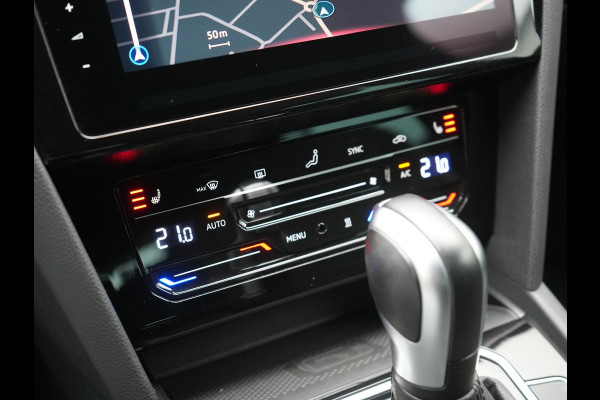 Volkswagen Passat Variant GTE Business Plug In Hybrid 218pk Dealer O.H PHEV | Trekhaak af Fabriek | Adaptive Cruise | Alcantara Sportstoelen Massage | Camera | Virtual | 18"L.M | Keyless | Matrix LED | Apple Carplay |