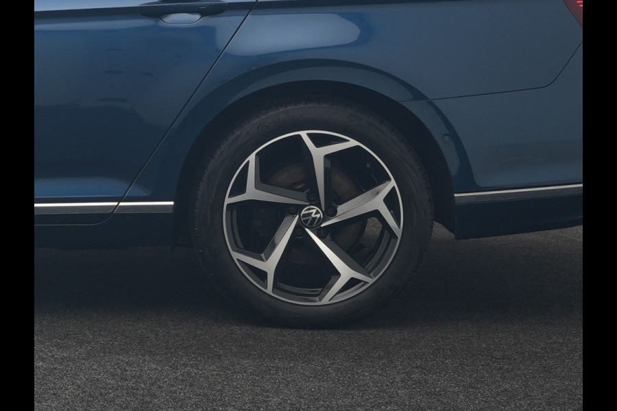 Volkswagen Passat Variant GTE Business Plug In Hybrid 218pk Dealer O.H PHEV | Trekhaak af Fabriek | Adaptive Cruise | Alcantara Sportstoelen Massage | Camera | Virtual | 18"L.M | Keyless | Matrix LED | Apple Carplay |