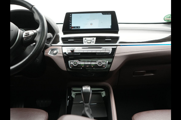 BMW X1 xDrive25e X Line Plug In Hybrid 221pk Dealer O.H. PHEV | Panodak | Head Up | Camera | Stuur Verwarmd | Lederen Sportstoelen Verwarmd | Hifi Audio | Adaptive LED | Sfeerverlichting | Cruise Control | Navigatie | DAB |