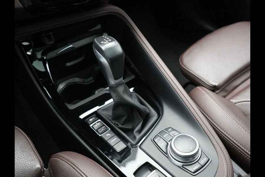 BMW X1 xDrive25e X Line Plug In Hybrid 221pk Dealer O.H. PHEV | Panodak | Head Up | Camera | Stuur Verwarmd | Lederen Sportstoelen Verwarmd | Hifi Audio | Adaptive LED | Sfeerverlichting | Cruise Control | Navigatie | DAB |