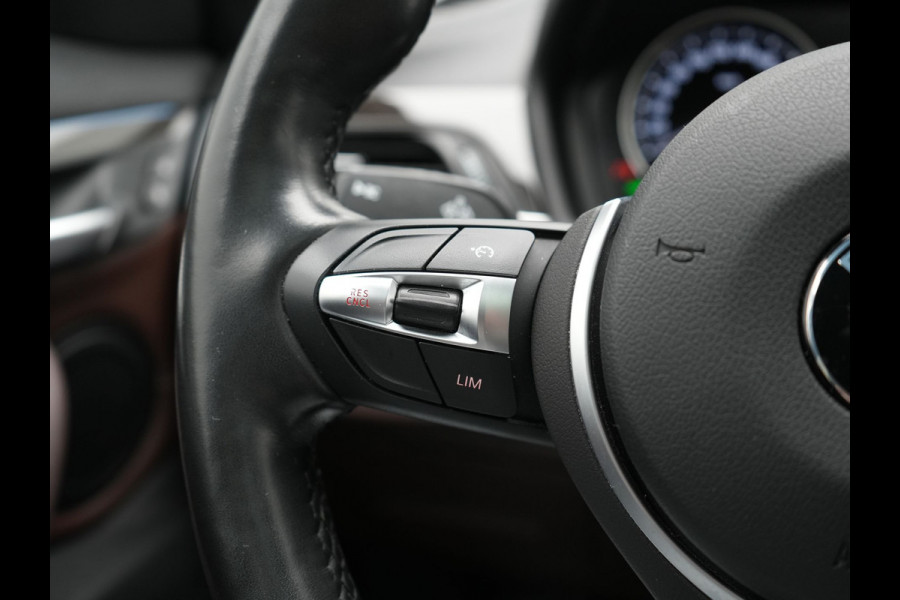 BMW X1 xDrive25e X Line Plug In Hybrid 221pk Dealer O.H. PHEV | Panodak | Head Up | Camera | Stuur Verwarmd | Lederen Sportstoelen Verwarmd | Hifi Audio | Adaptive LED | Sfeerverlichting | Cruise Control | Navigatie | DAB |