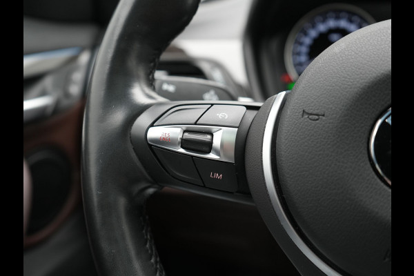 BMW X1 xDrive25e X Line Plug In Hybrid 221pk Dealer O.H. PHEV | Panodak | Head Up | Camera | Stuur Verwarmd | Lederen Sportstoelen Verwarmd | Hifi Audio | Adaptive LED | Sfeerverlichting | Cruise Control | Navigatie | DAB |