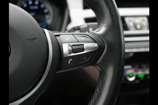 BMW X1 xDrive25e X Line Plug In Hybrid 221pk Dealer O.H. PHEV | Panodak | Head Up | Camera | Stuur Verwarmd | Lederen Sportstoelen Verwarmd | Hifi Audio | Adaptive LED | Sfeerverlichting | Cruise Control | Navigatie | DAB |