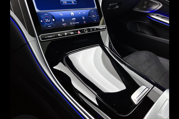 Mercedes-Benz CLE Coupé 300 e AMG Plug-In Hybride AMG | Night Pakket | Panorama Schuif-Kanteldak | Digital Licht | Burmester® | Stuur en Stoelverwarming. MB-paasweekend