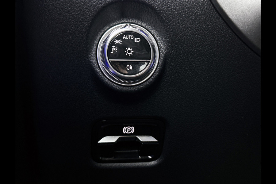 Mercedes-Benz CLE Coupé 300 e AMG Plug-In Hybride AMG | Night Pakket | Panorama Schuif-Kanteldak | Digital Licht | Burmester® | Stuur en Stoelverwarming. MB-paasweekend