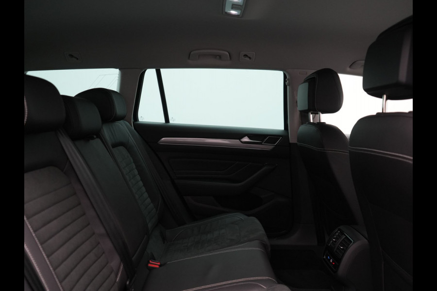 Volkswagen Passat Variant GTE Business Plug in Hybrid 218pk Dealer O.H PHEV | Trekhaak af Fabriek | Adaptive Cruise | Alcantara Sportstoelen Memory & Massage  | Virtual | Parkassist & Camera | 18"L.M | Matrix LED | Keyless |