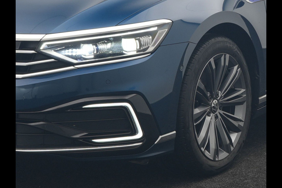 Volkswagen Passat Variant GTE Business Plug in Hybrid 218pk Dealer O.H PHEV | Trekhaak af Fabriek | Adaptive Cruise | Alcantara Sportstoelen Memory & Massage  | Virtual | Parkassist & Camera | 18"L.M | Matrix LED | Keyless |
