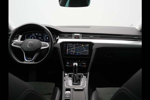 Volkswagen Passat Variant GTE Business Plug in Hybrid 218pk Dealer O.H PHEV | Trekhaak af Fabriek | Adaptive Cruise | Alcantara Sportstoelen Memory & Massage  | Virtual | Parkassist & Camera | 18"L.M | Matrix LED | Keyless |
