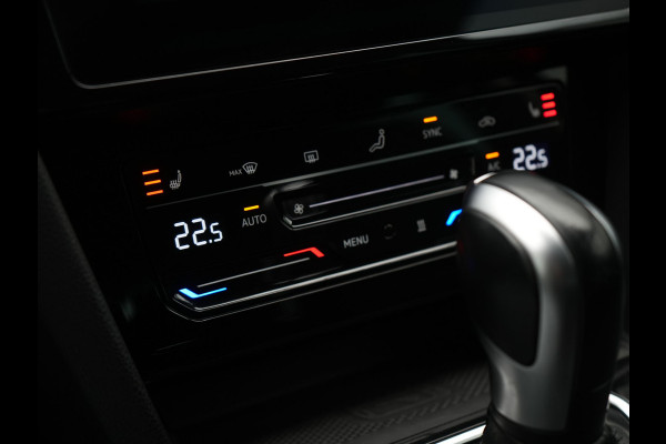 Volkswagen Passat Variant GTE Business Plug in Hybrid 218pk Dealer O.H PHEV | Trekhaak af Fabriek | Adaptive Cruise | Alcantara Sportstoelen Memory & Massage  | Virtual | Parkassist & Camera | 18"L.M | Matrix LED | Keyless |