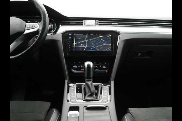 Volkswagen Passat Variant GTE Business Plug in Hybrid 218pk Dealer O.H PHEV | Trekhaak af Fabriek | Adaptive Cruise | Alcantara Sportstoelen Memory & Massage  | Virtual | Parkassist & Camera | 18"L.M | Matrix LED | Keyless |