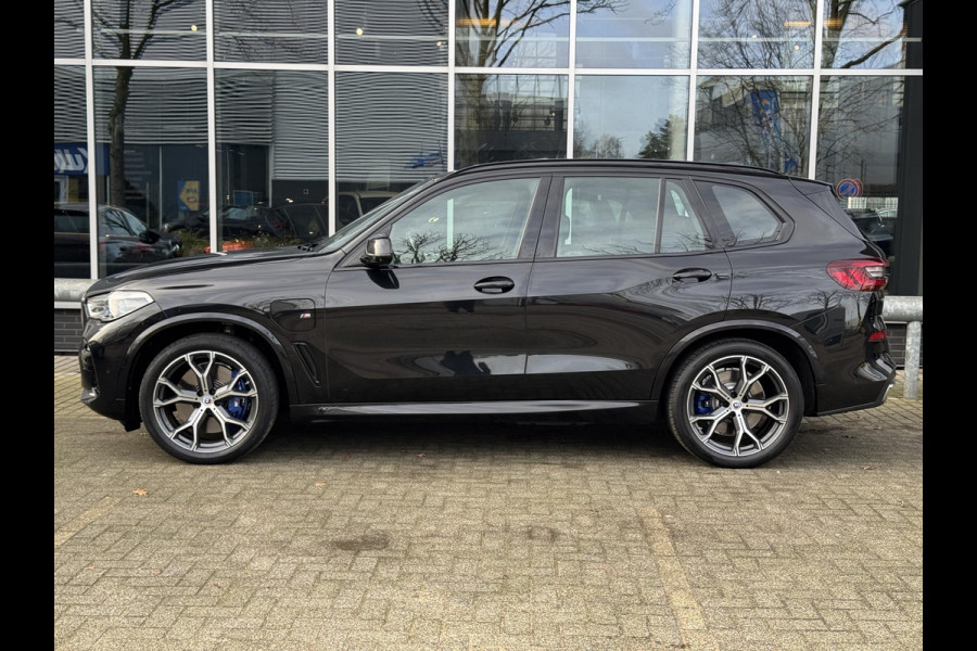 BMW X5 xDrive45e High Executive M Sport Pakket Automaat / Panoramadak / Active Steering / Trekhaak / Head-Up Display / Comfortstoelen / Laserlight / Driving Assistant Professional / 21 Inch / Luchtvering / Hifi / Craftedclarity / Shadow Line / M Sportremsysteem