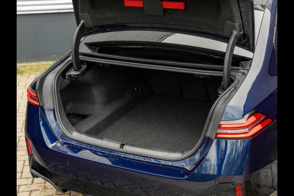 BMW 5 Serie 530e M-Sport Pro - Pano - ACC - Harman Kardon - Head-up - Iconic Glow Exterieur