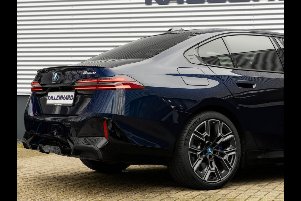 BMW 5 Serie 530e M-Sport Pro - Pano - ACC - Harman Kardon - Head-up - Iconic Glow Exterieur