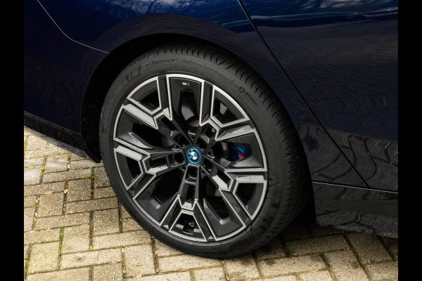 BMW 5 Serie 530e M-Sport Pro - Pano - ACC - Harman Kardon - Head-up - Iconic Glow Exterieur