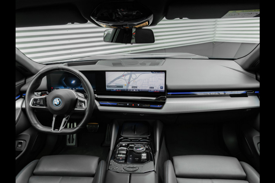 BMW 5 Serie 530e M-Sport Pro - Pano - ACC - Harman Kardon - Head-up - Iconic Glow Exterieur
