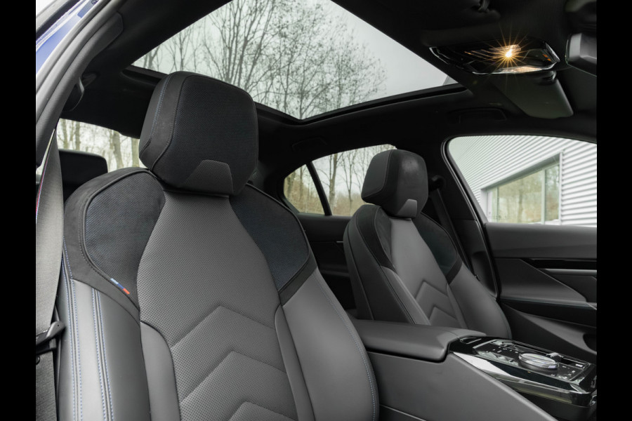 BMW 5 Serie 530e M-Sport Pro - Pano - ACC - Harman Kardon - Head-up - Iconic Glow Exterieur